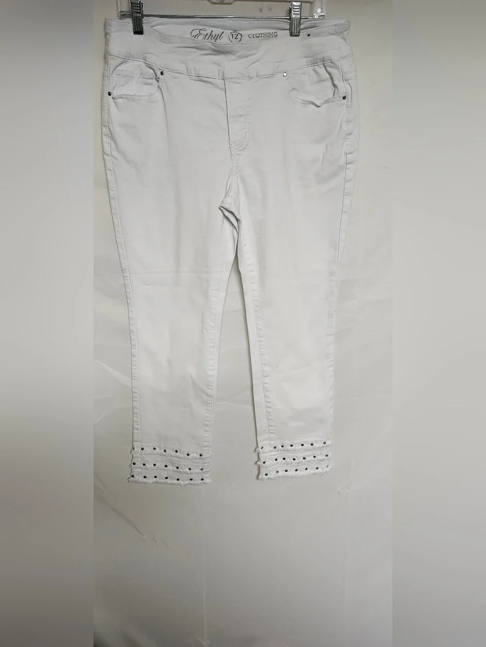 Eshly White Cropped Stud-Hem Ankle Pants - Women's - Picture 1 of 6